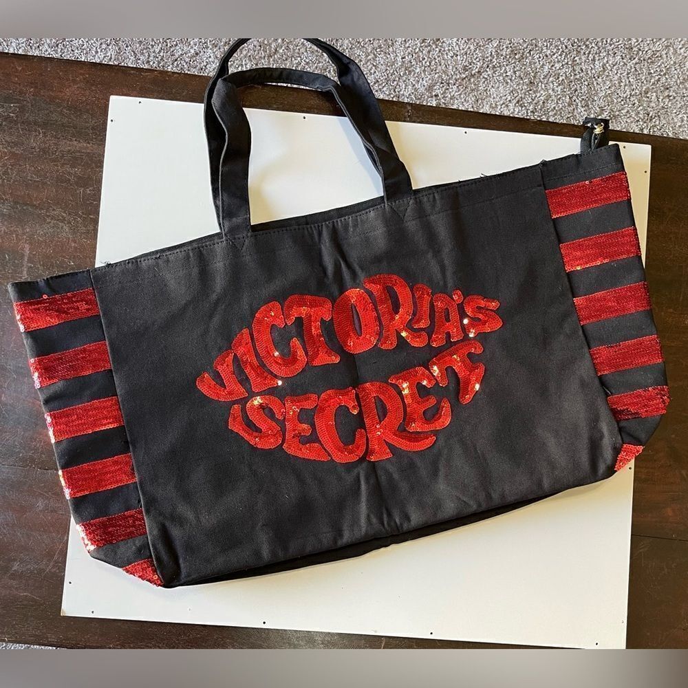 NWOT. Gorgeous Victoria’s Secret Sequin Lips travel bag.